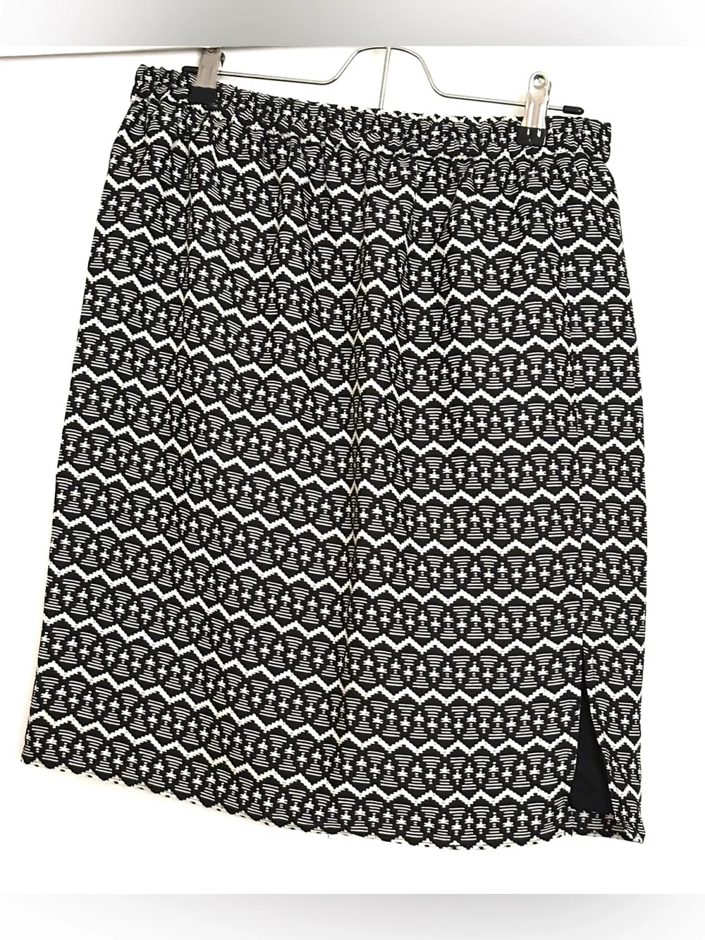 LOFT Black & White Geometric Print Skirt Size Medium